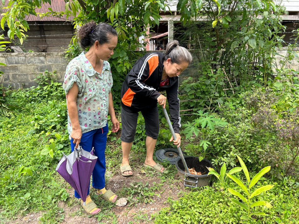 เทศบาลตำบลพอกน้อย ลงพื้นที่ตรวจดำเนินการโครงการถังขยะเปียกลดโลกร้อนเพื่อบรรลุเป้าหมายการปล่อยก๊าซเรือนกระจก