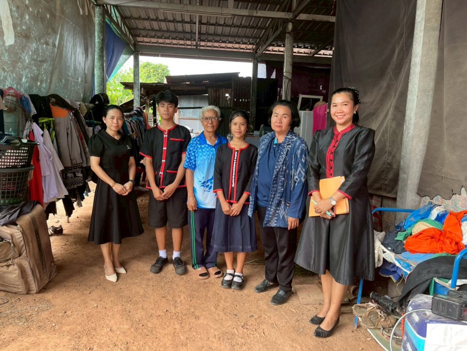 เทศบาลตำบลพอกน้อย ได้ลงพื้นที่ บ้านเด็กชายกิตติวัฒน์  ไชยเสน  อายุ 15 ปี บ้านเลขที่ 41 บ้านบดมาด ม.11 ตำบลพอกน้อย อำเภอพรรณานิคม จังหวัดสกลนคร เพื่อตรวจสอบคุณสมบัติในการขอรับทุนการศึกษาเล่าเรียนครอบครัวผู้ยากไร้ 