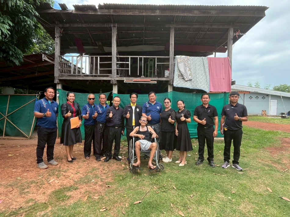 เทศบาลตำบลพอกน้อย ลงพื้นที่บ้านสูงเนิน ม.2 ในการให้ความช่วยเหลือผู้มีรายได้น้อย 