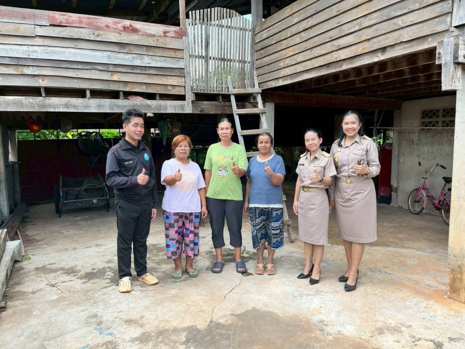 เทศบาลตำบลพอกน้อย ได้ลงพื้นที่ ในการช่วยคัดกรองความเดือดร้อน ด้านที่อยู่อาศัยของประขาชนตำบลพอกน้อย ประจำปี พ.ศ.2569  จำนวน 8 ราย  (รายที่ 1 นางสาวไพรวัลย์ เทพเสนา  อายุ 53 ปี บ.พอกน้อย  ม.1  )